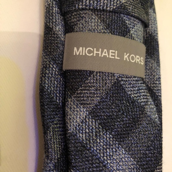 Michael Kors brand new blue & grey check tie - Picture 3 of 4